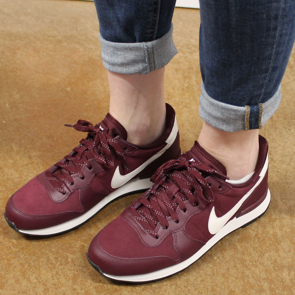 maroon nike phantom vision