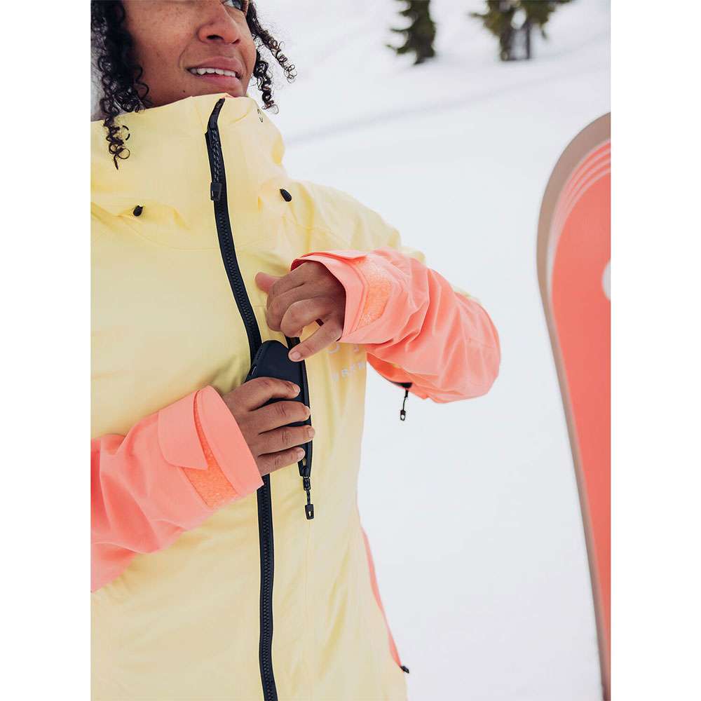 Burton AK Gore Tex 2L Upshift Jacket Buttermilk Reef Pink | Fun